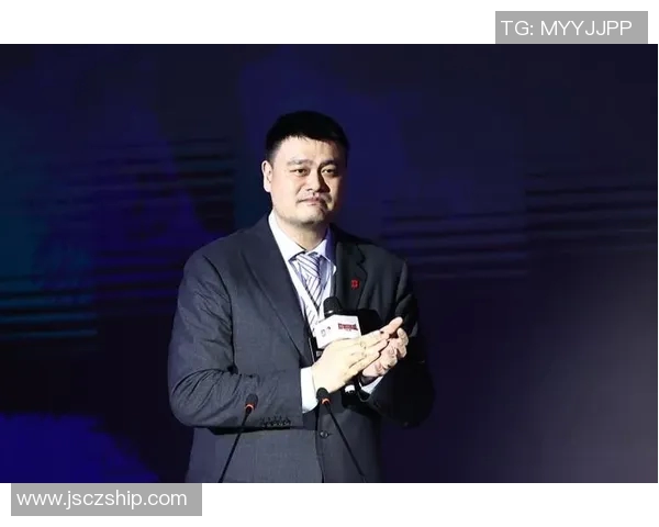 姚明的时尚风格解析从篮球场到红毯的独特打扮与个人魅力展现 姚明的时尚风格解析从篮球场到红毯的独特打扮与个人魅力展现